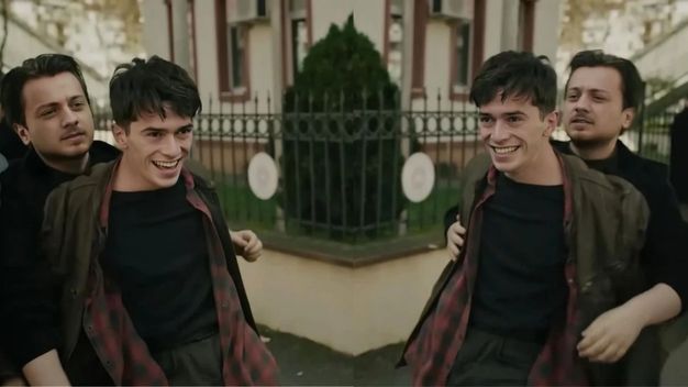 Taşacak Bu Deniz Gezep'in Gençliğini Oynayan Emirhan Parlak Kimdir? 